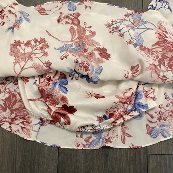 MISA Los Angeles Suvi Floral Satin Ruffled Off The Shoulder Crop Top Size M - Picture 5 of 7